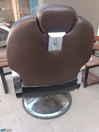 Deri Dikisli Berber Koltugu