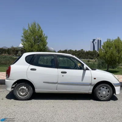 Daihatsu Storia 2002