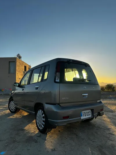 2000 Model Nissan Cube
