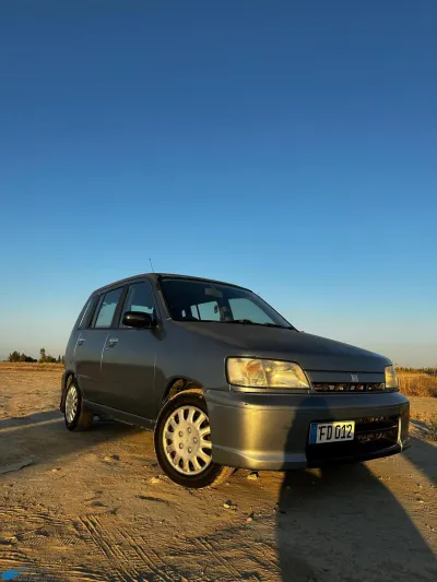 2000 Model Nissan Cube