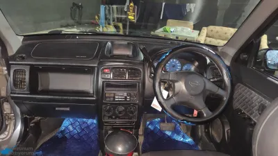 2000 Model Nissan Cube