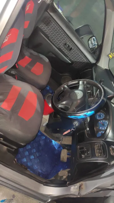 2000 Model Nissan Cube