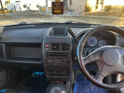 2000 Model Nissan Cube