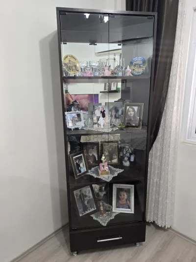 Satilik Köşe Cam Kapakli Gümüşlük