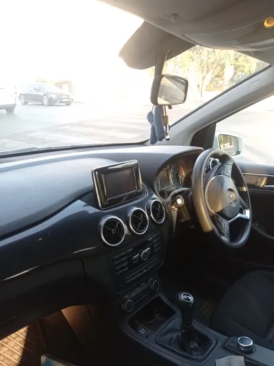 Mercedes Benz B180