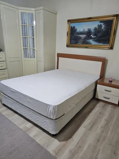Çift Kişilik Şilteli Baza+2 Komodin+aynalı Tuvalet Masası